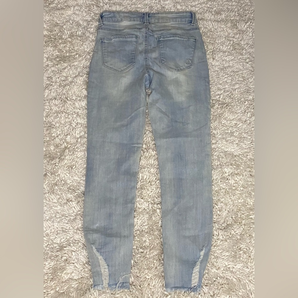 Distressed jeans - Picture 2 of 6